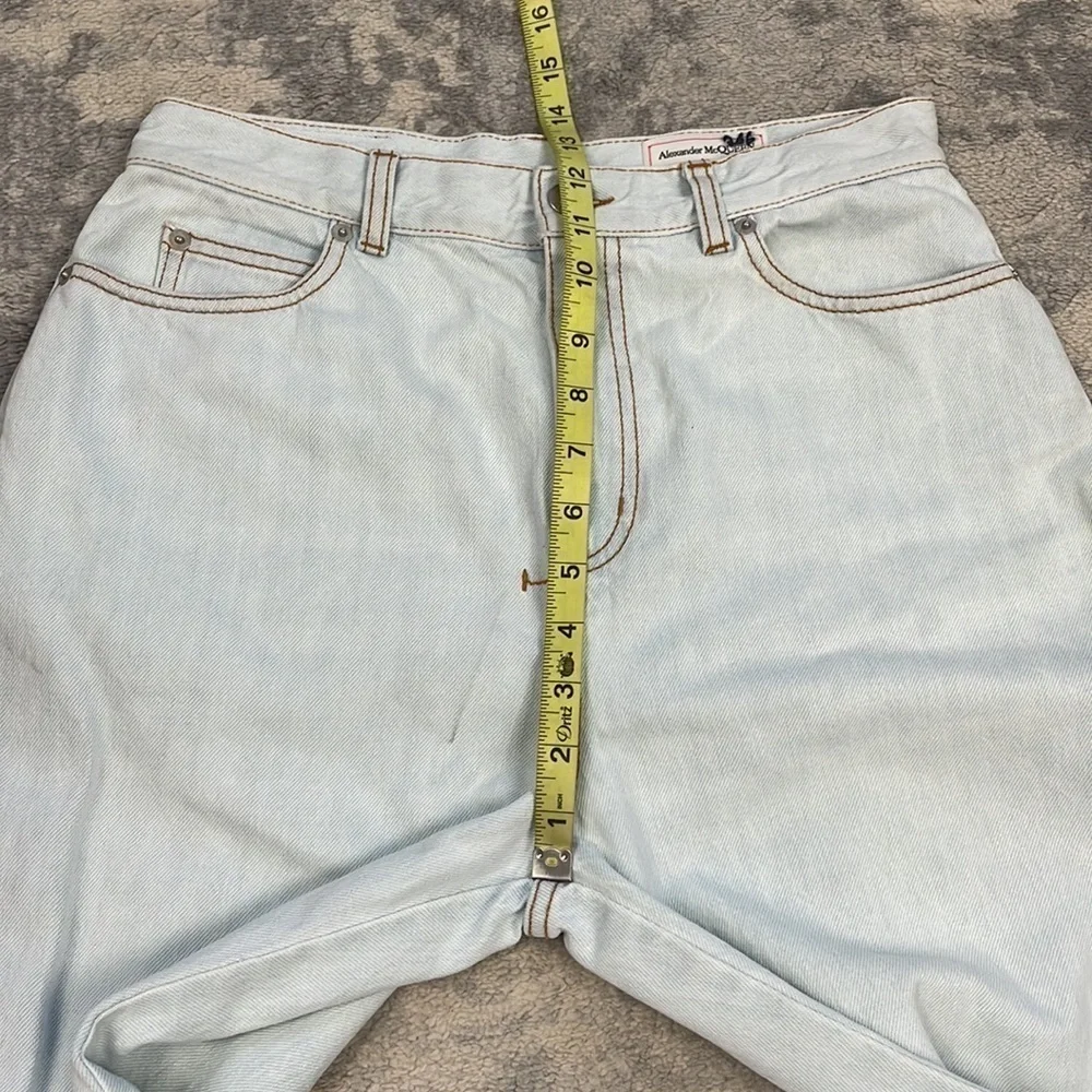 New Alexander McQueen High Rise Rigid Denim Light Wash Mom Jeans Long Sz 30